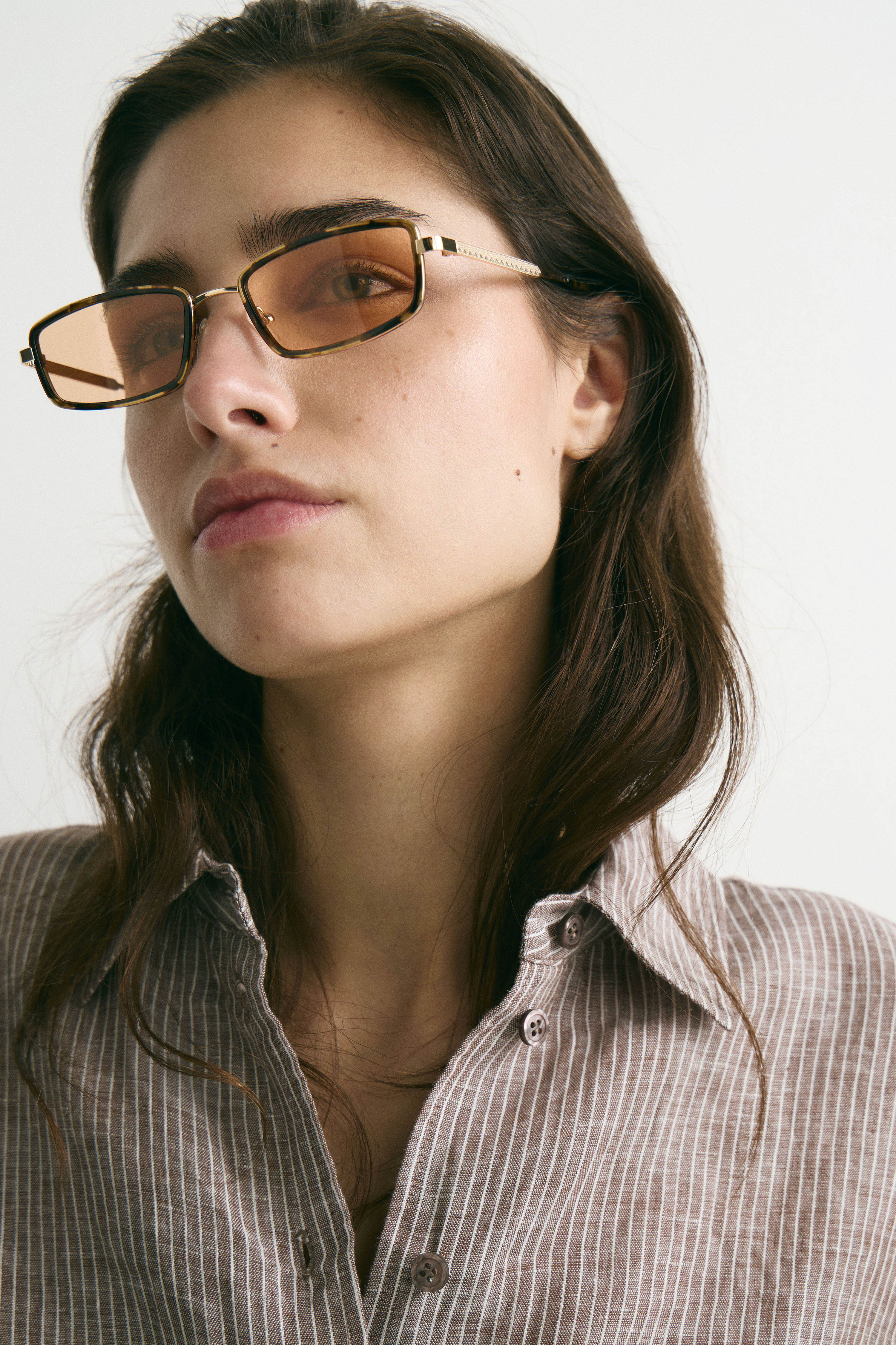 SUNGLASSES WITH UV-PROTECTIVE LENSES