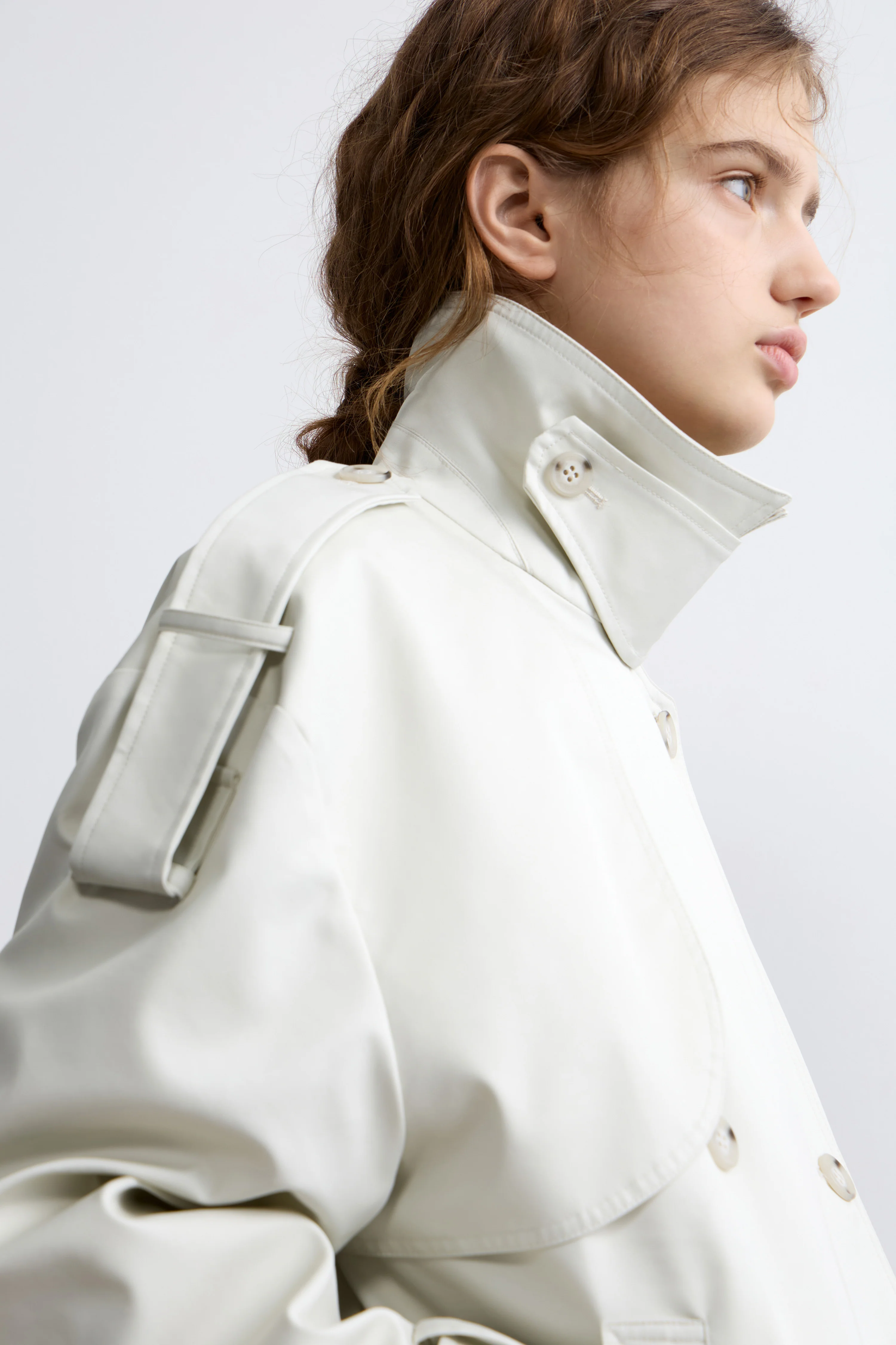 WATER-REPELLENT SHORT TRENCH COAT - Image 3