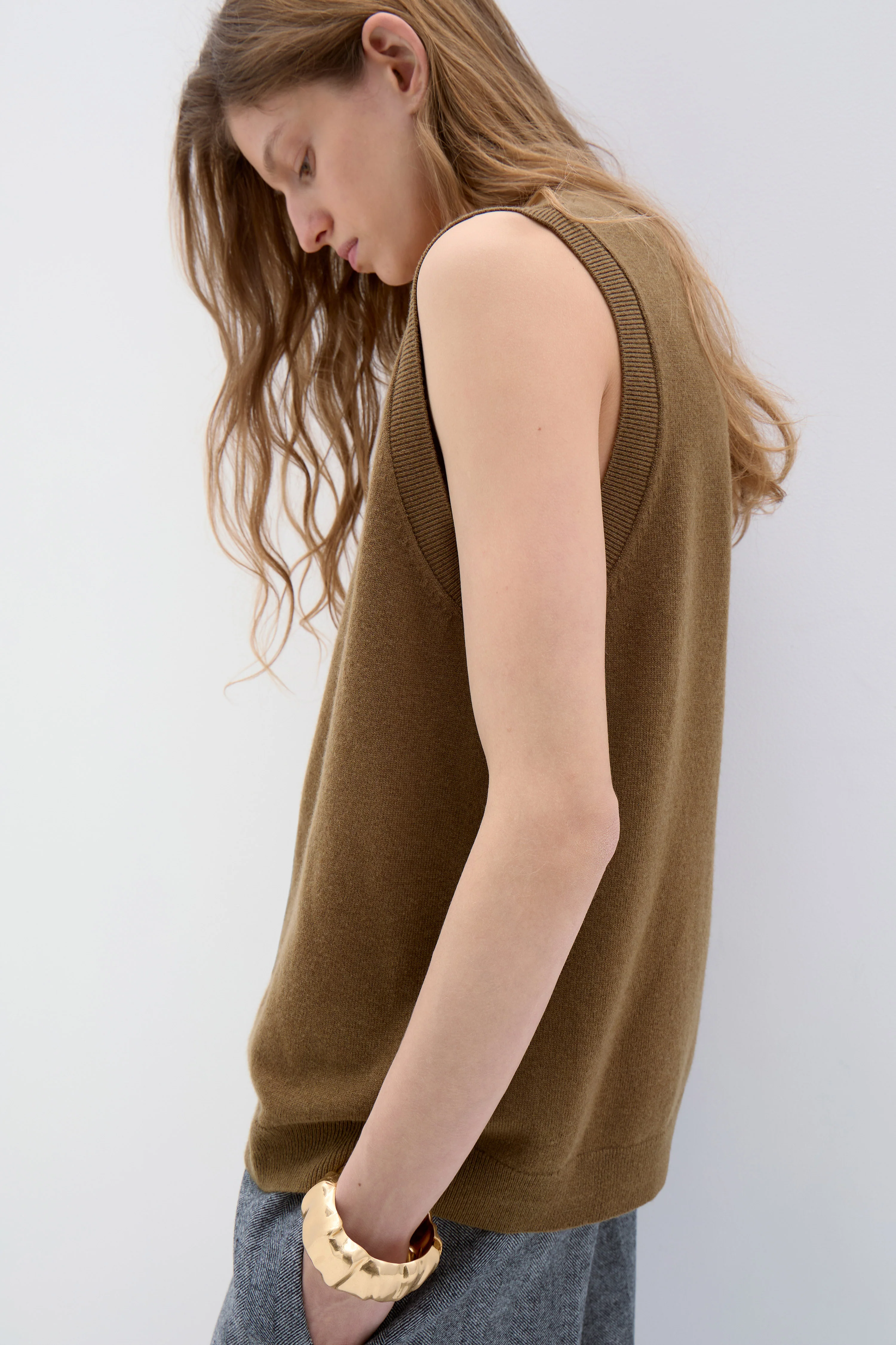 WOOL-CASHMERE VEST - Image 4