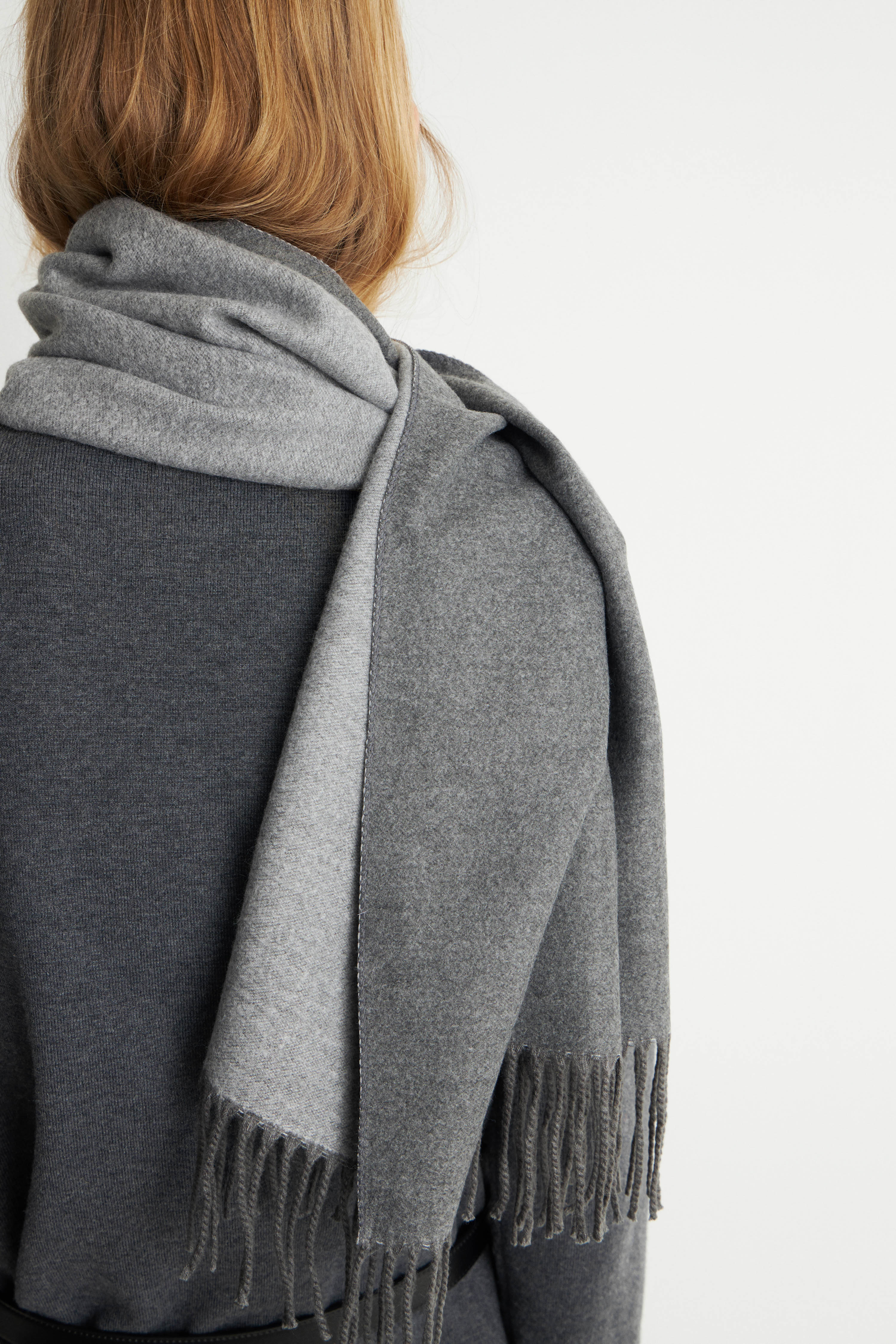 WOVEN REVERSIBLE SCARF - Image 2