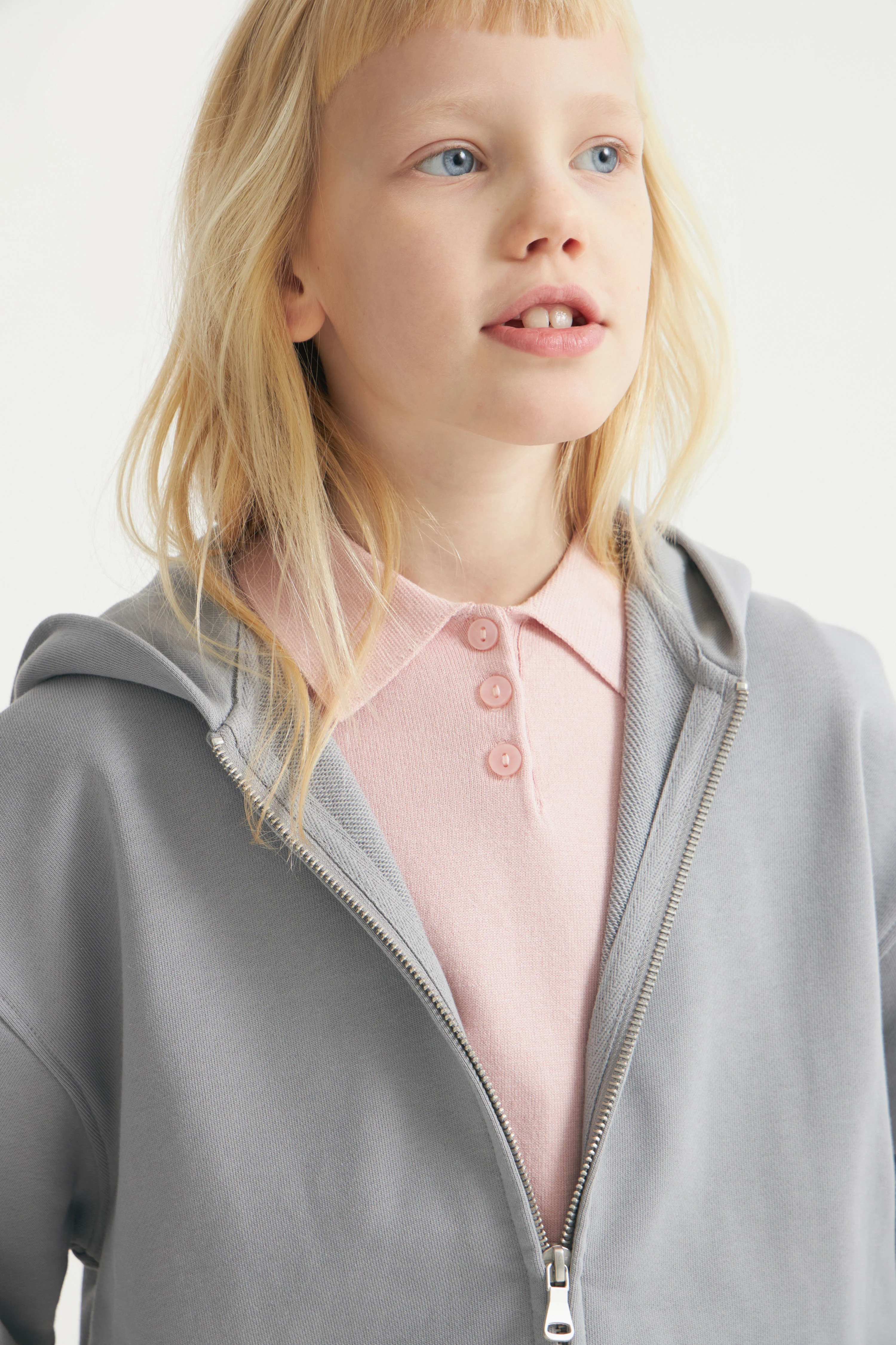 ZIP-THROUGH SWEATSHIRT HOODIE